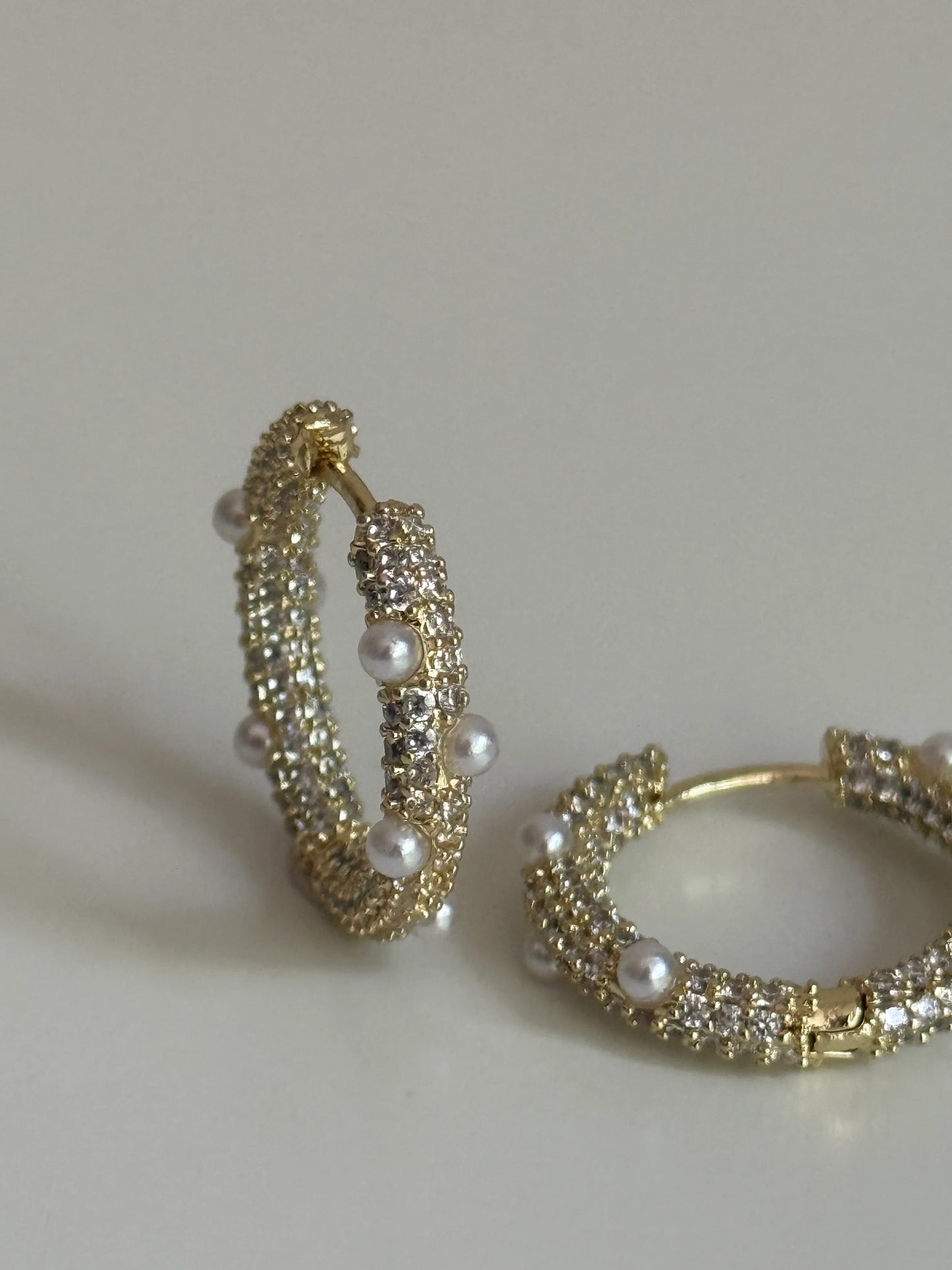 Avia Hoops
