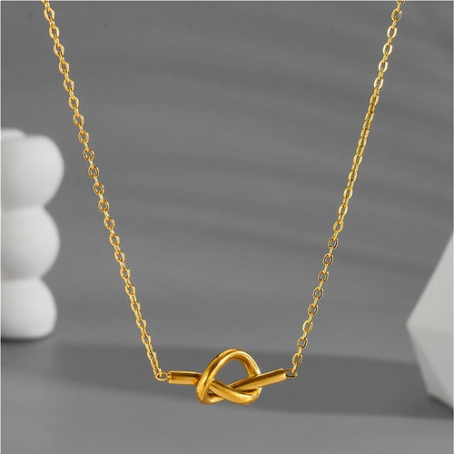 Knot necklace