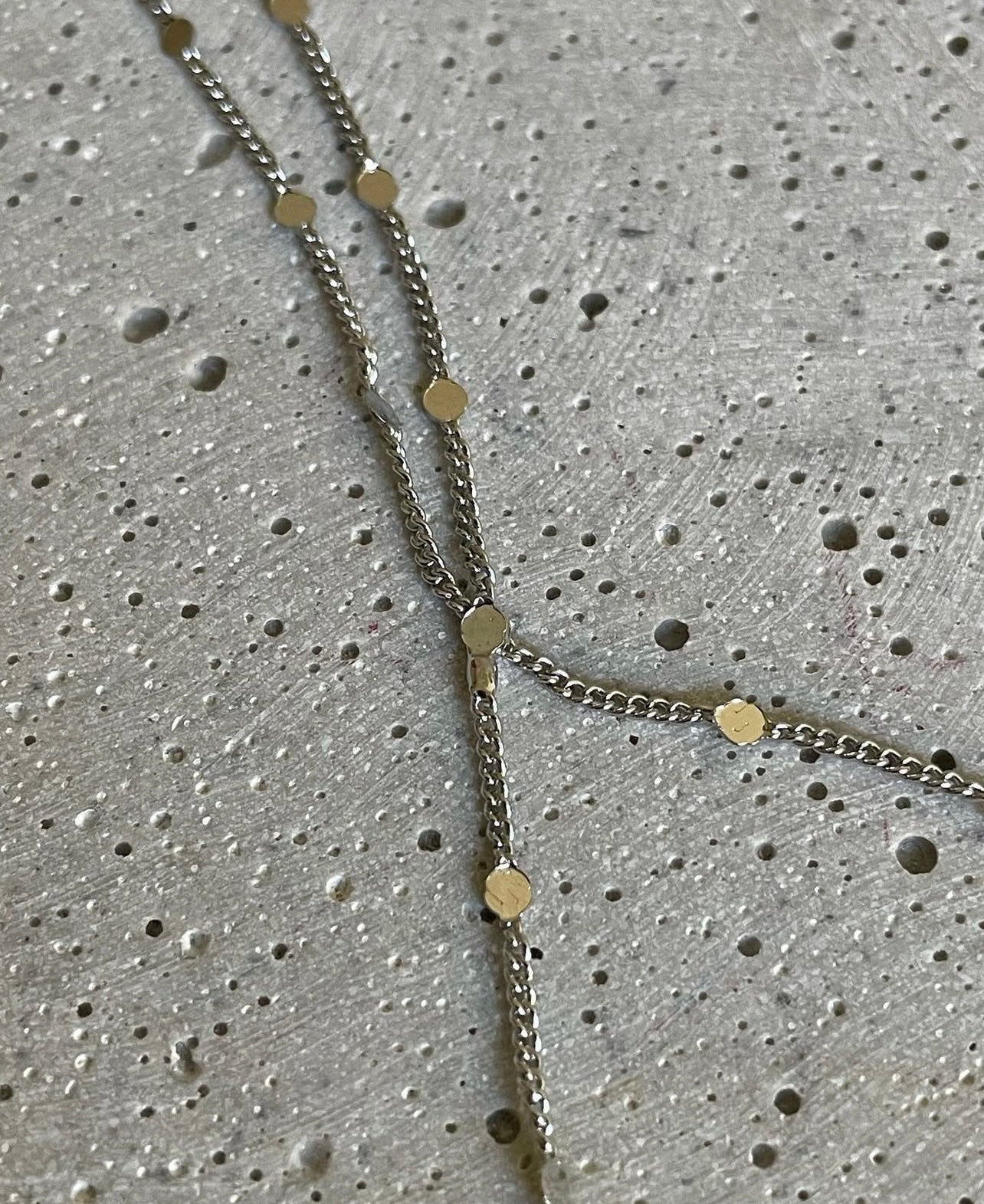 Minimal curb hand chain