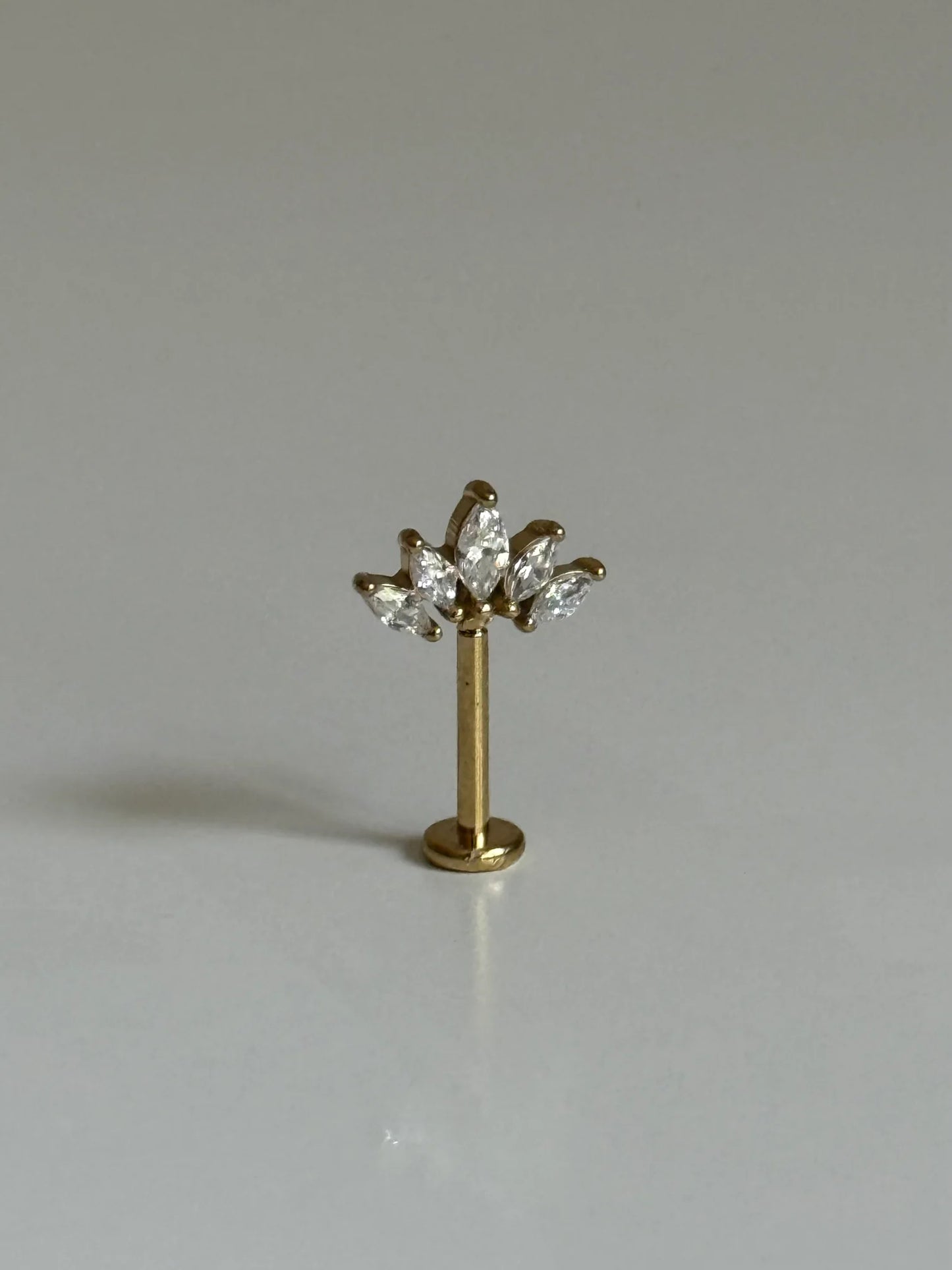 Vertical grace stud