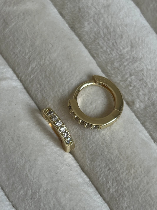 Zircon mini huggie