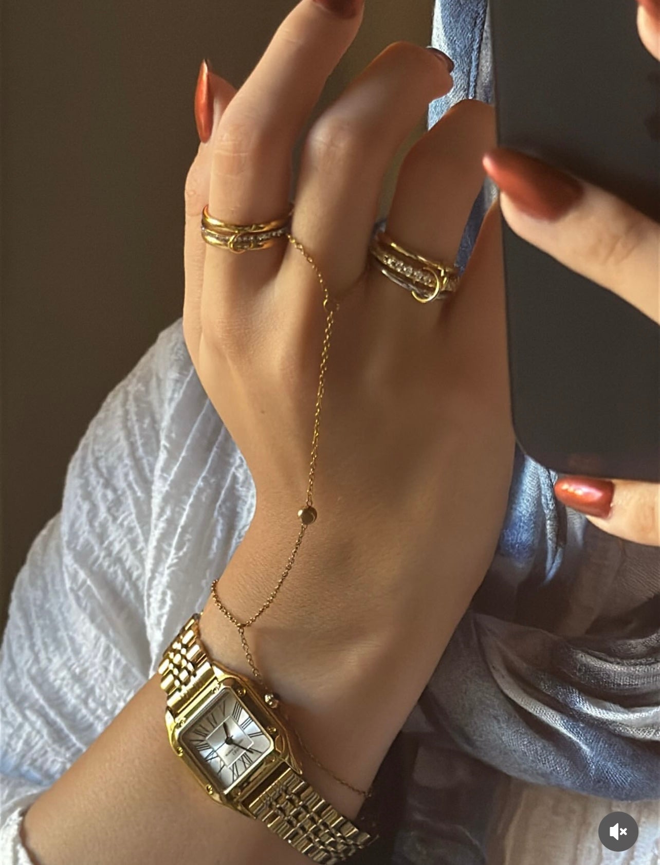 Ball sleek hand chain