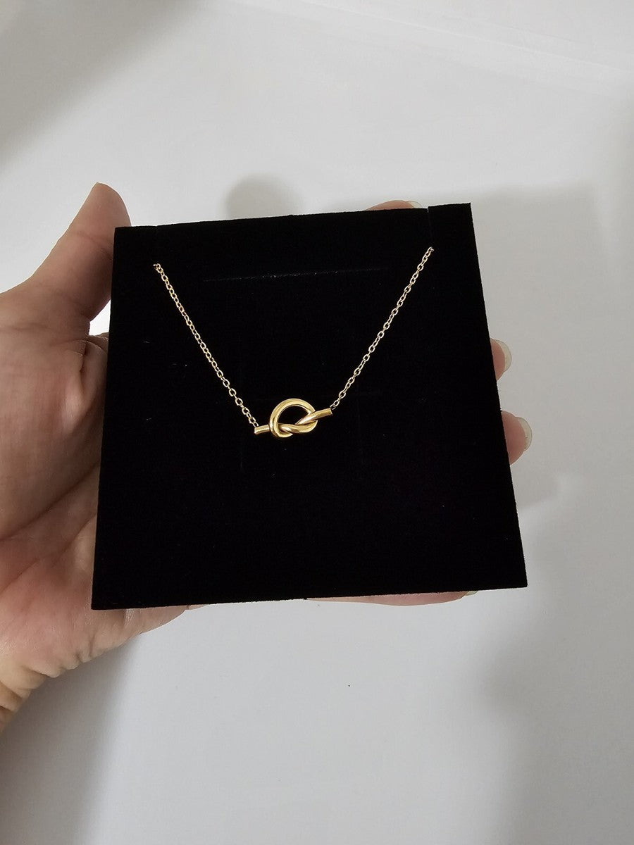Knot necklace