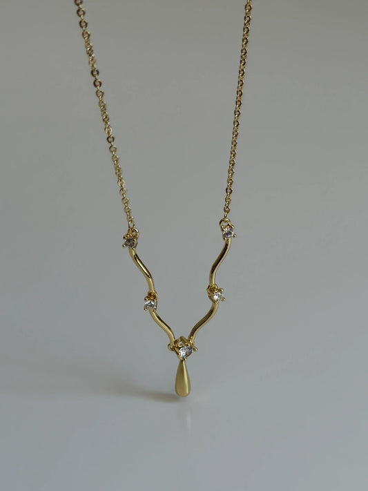 Elira Necklace