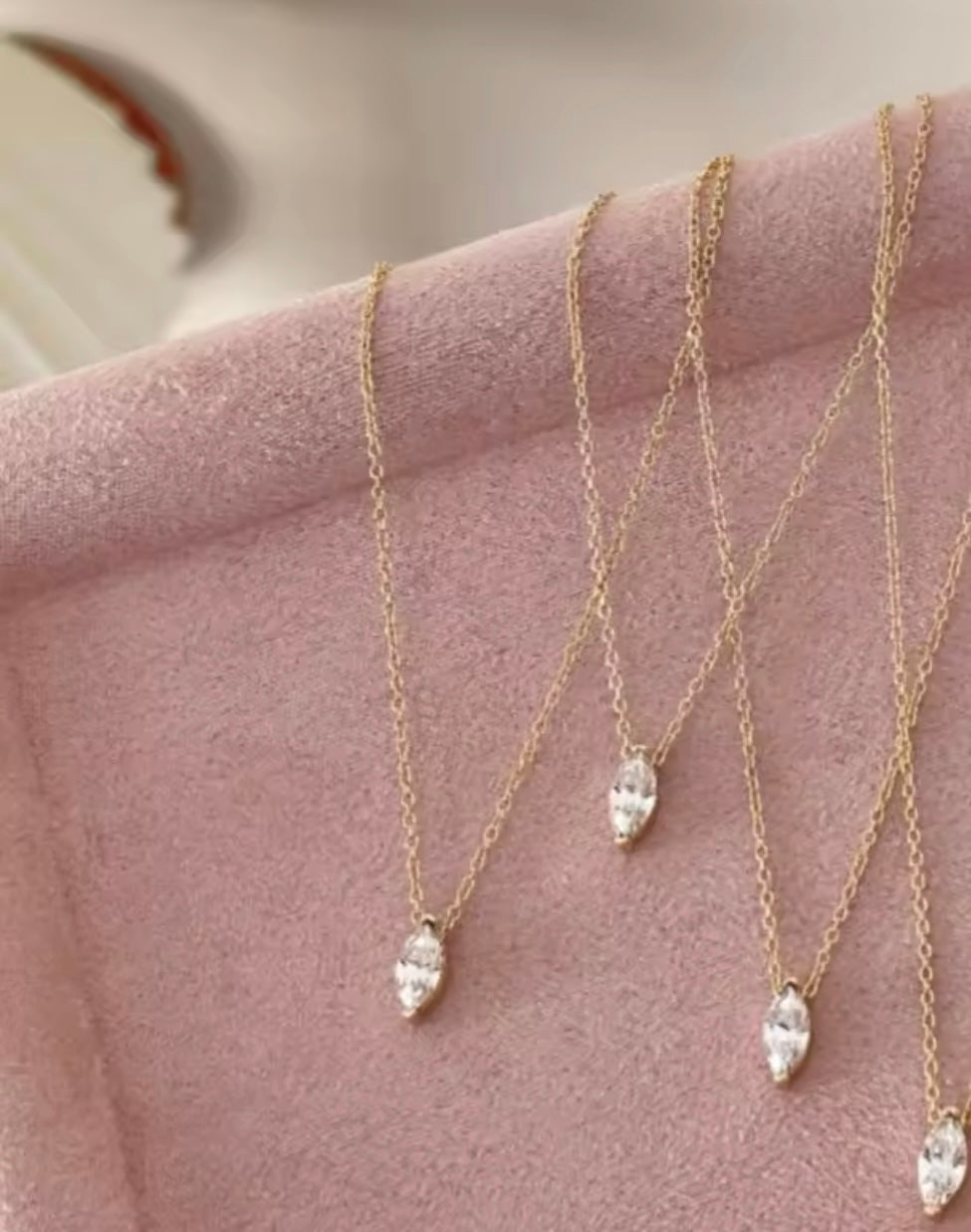 Minimal pear cut necklace