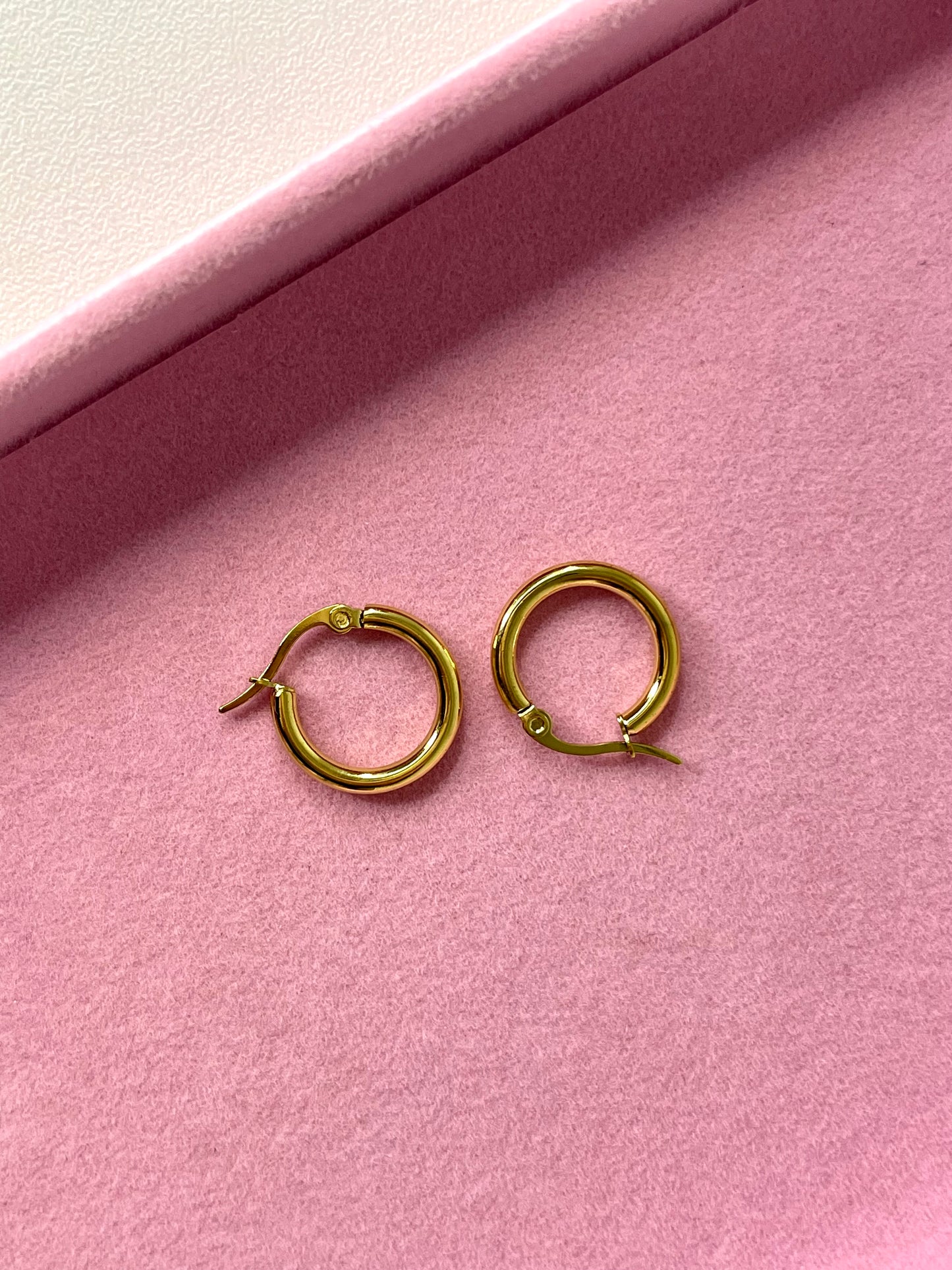 Thin tube Hoops
