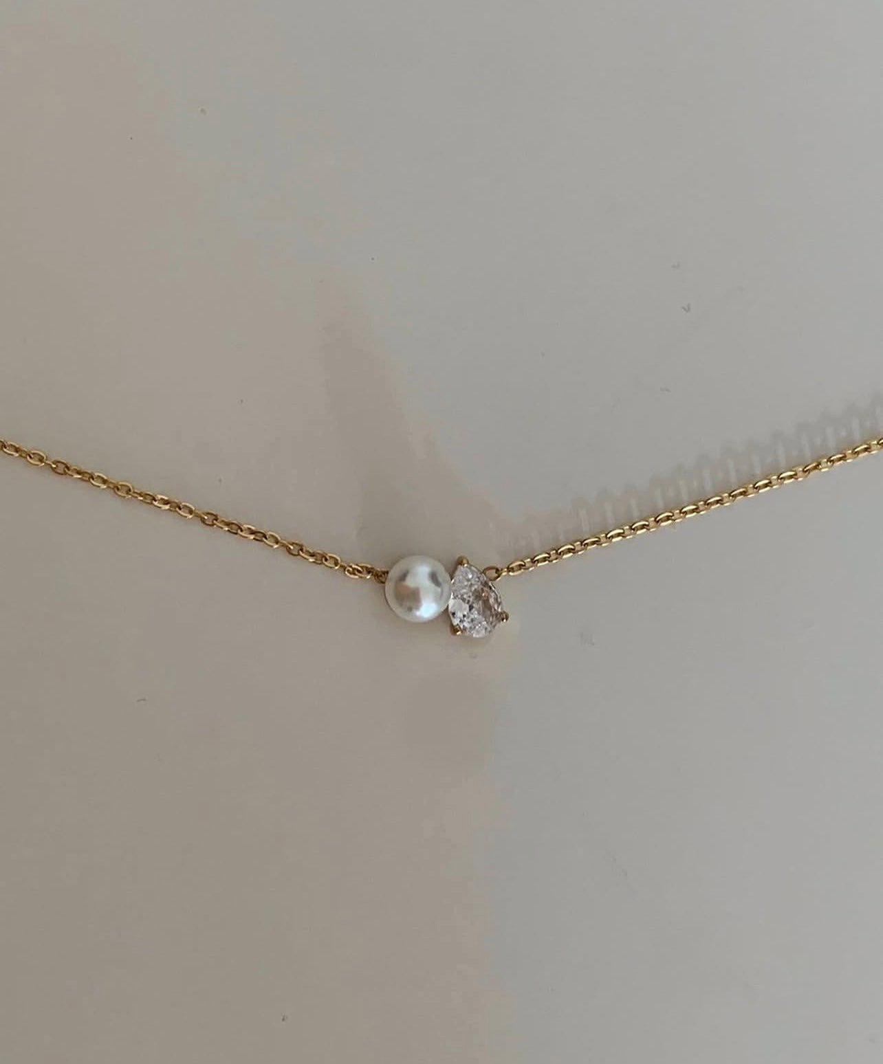 Drop pearly necklace