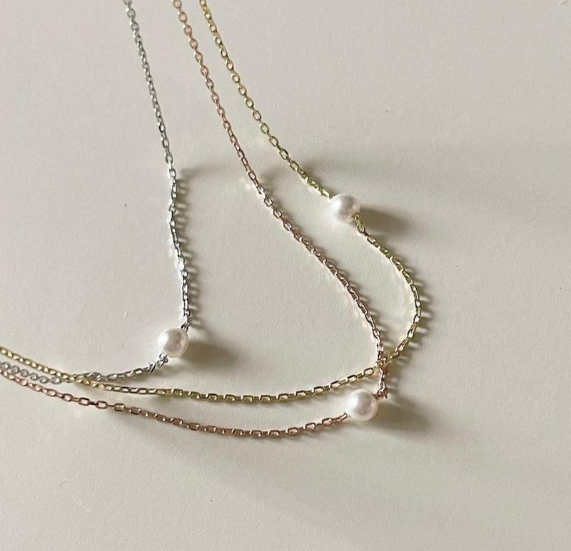 Dainty pearl necklace