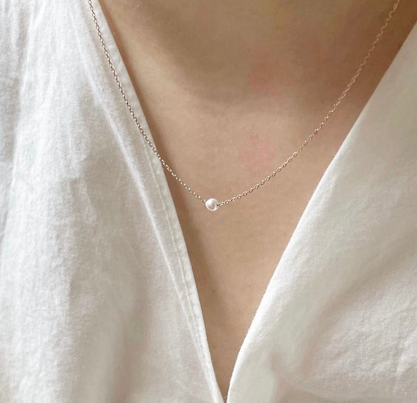 Dainty pearl necklace