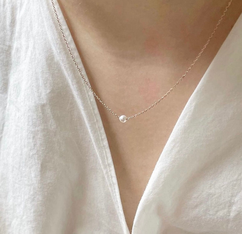 Dainty pearl necklace