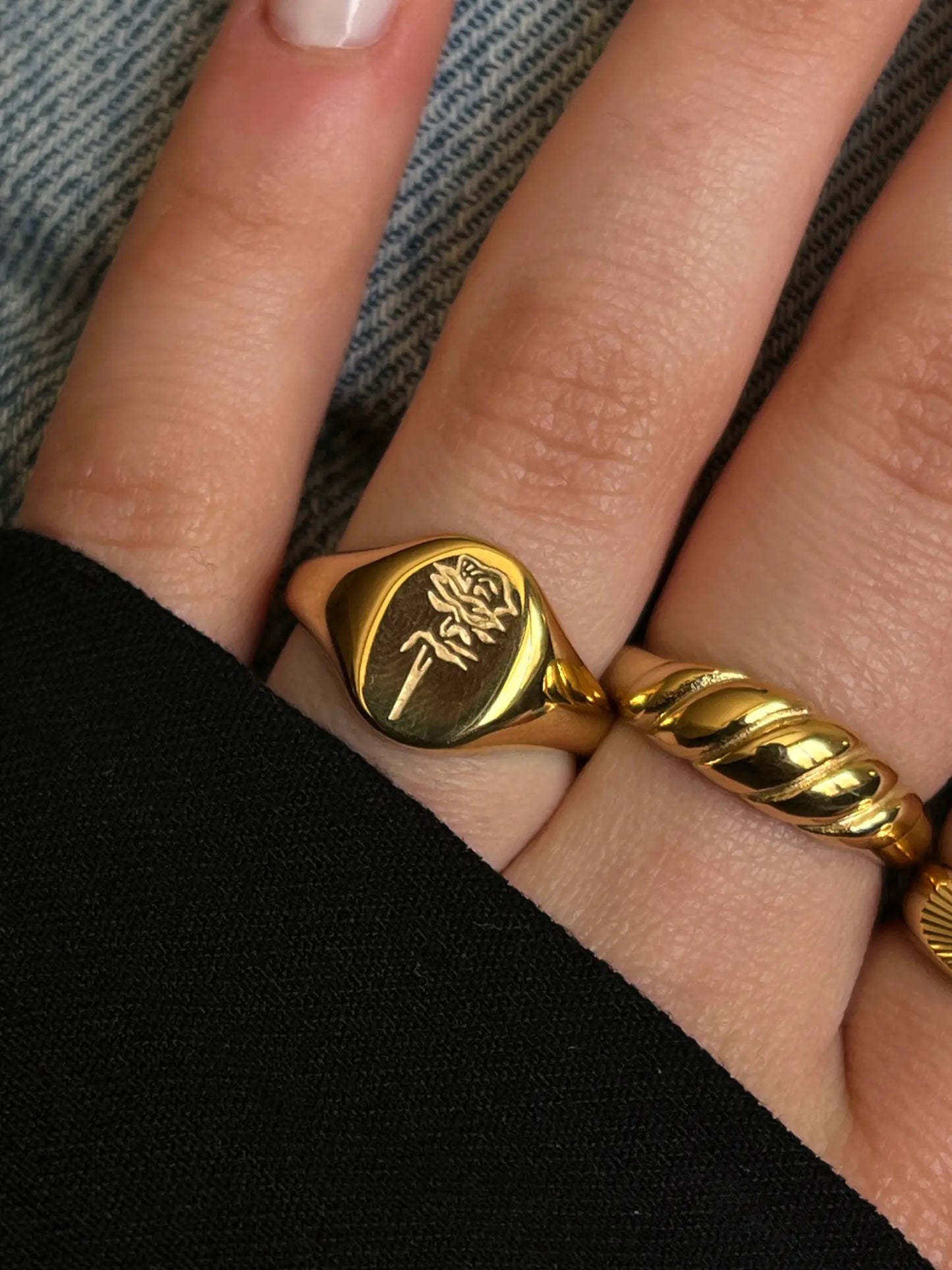 Croissant ring