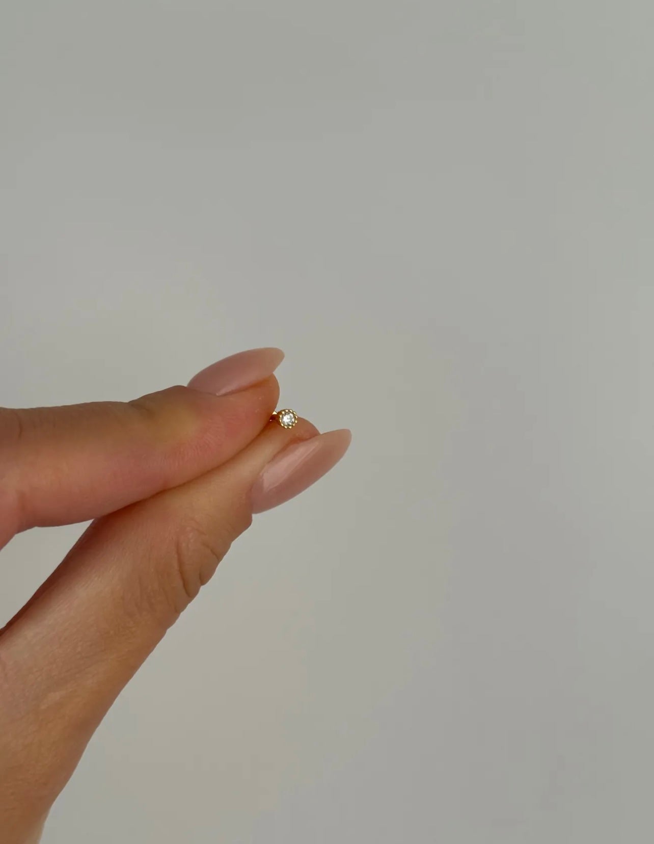 Peasized Zircon Stud