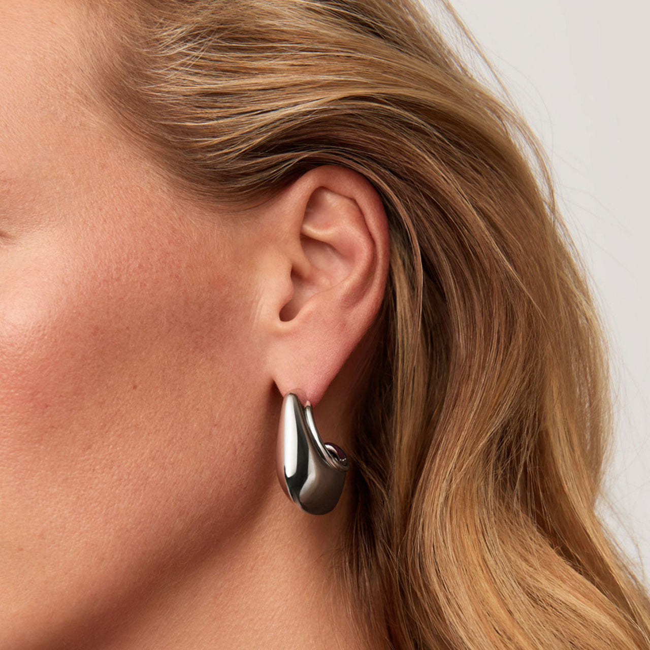 Daliah Hoops Stud