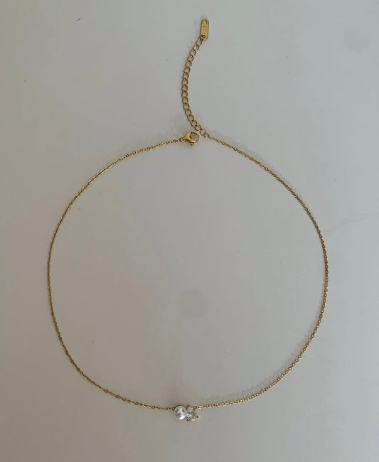 Drop pearly necklace