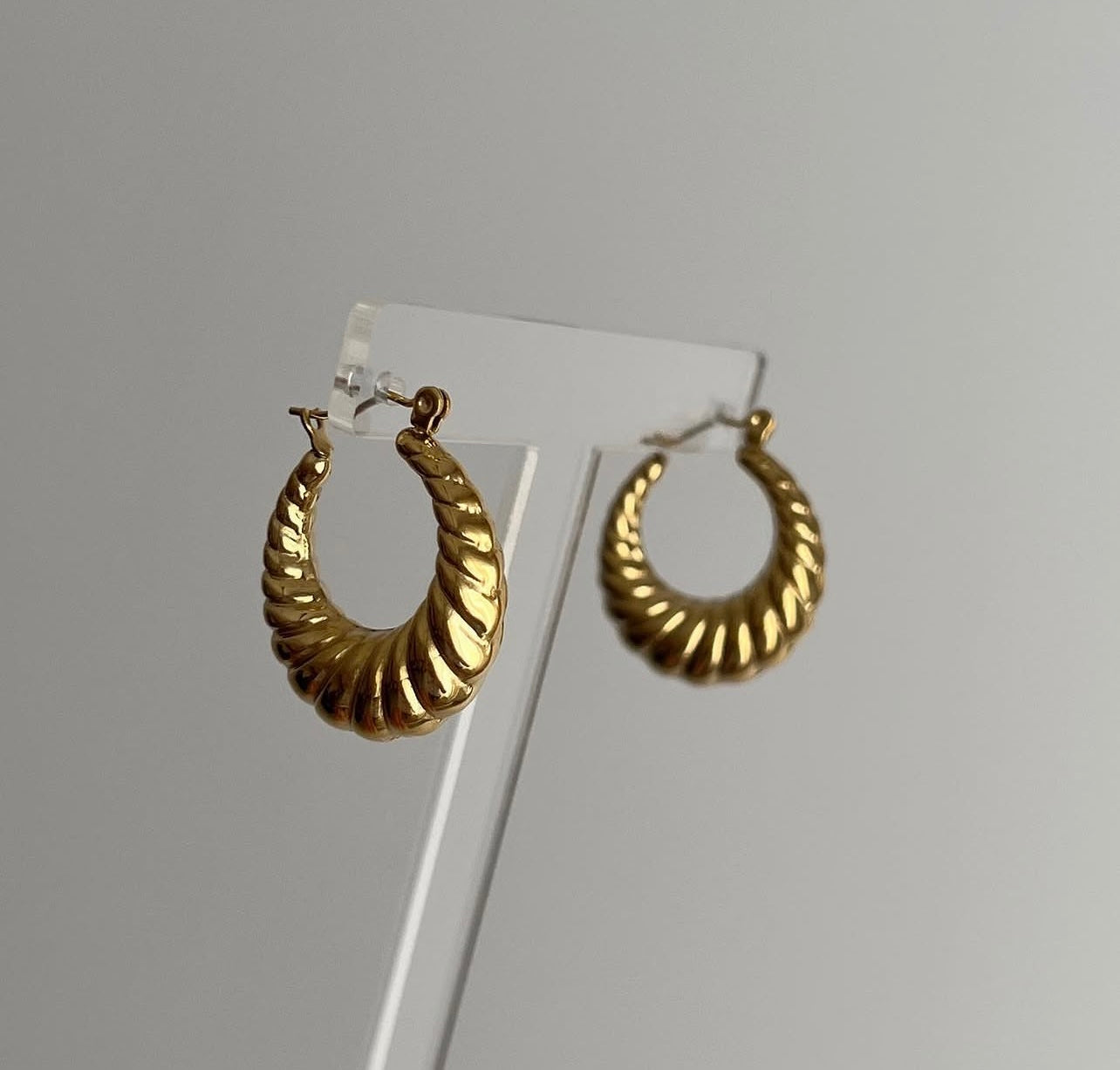 Croissant hoops