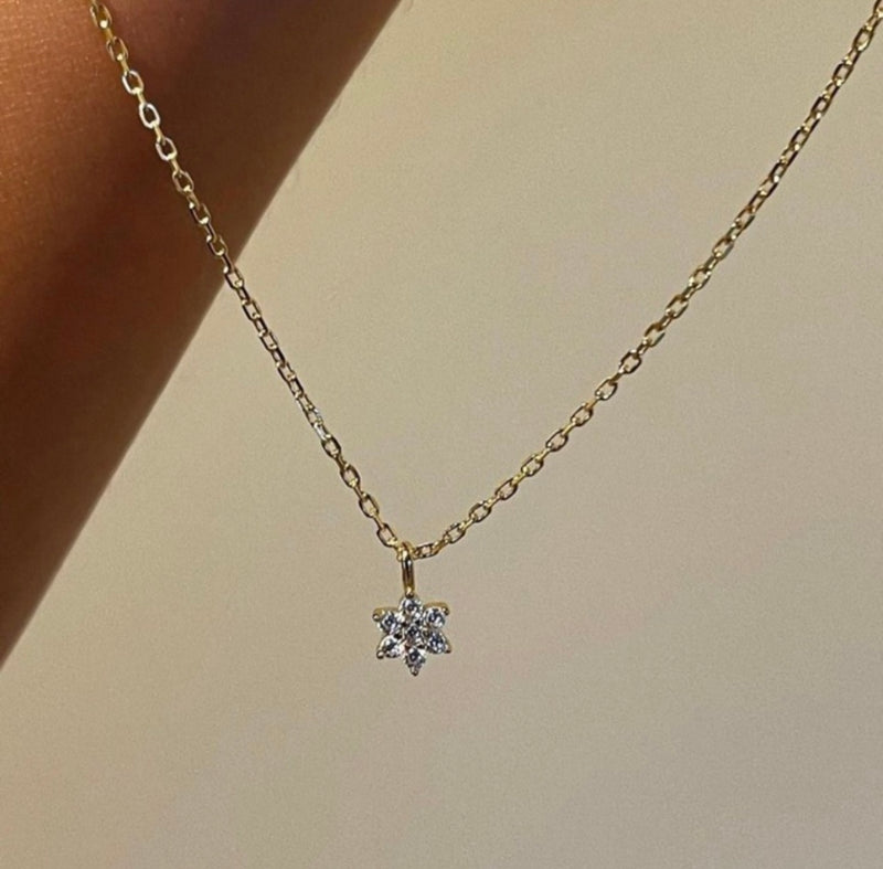 Dainty floral Necklace