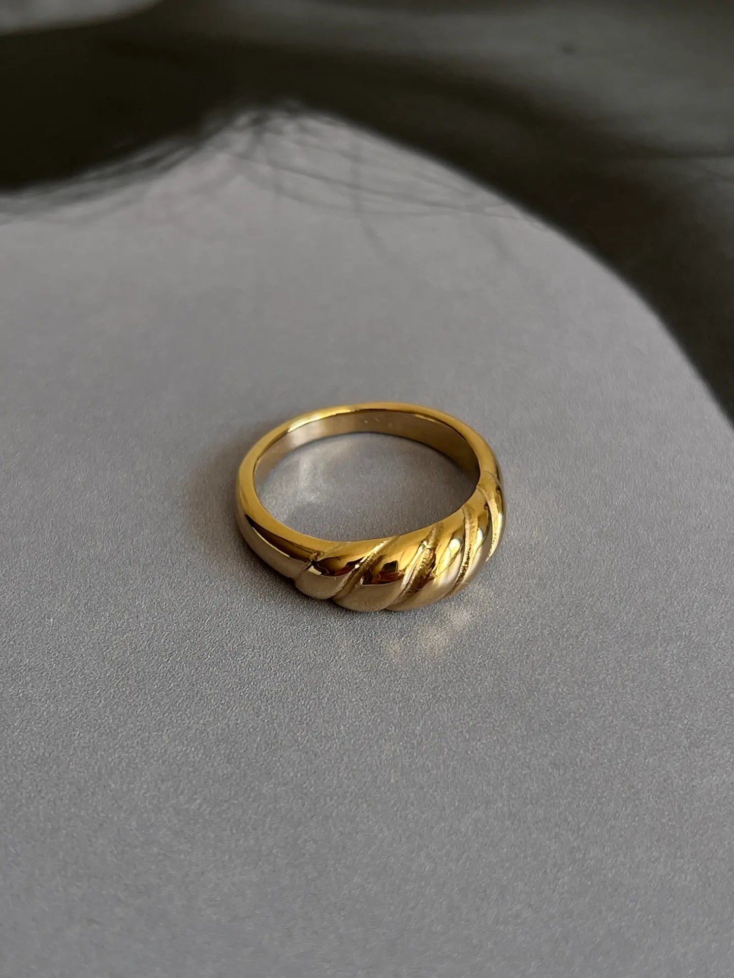 Croissant ring