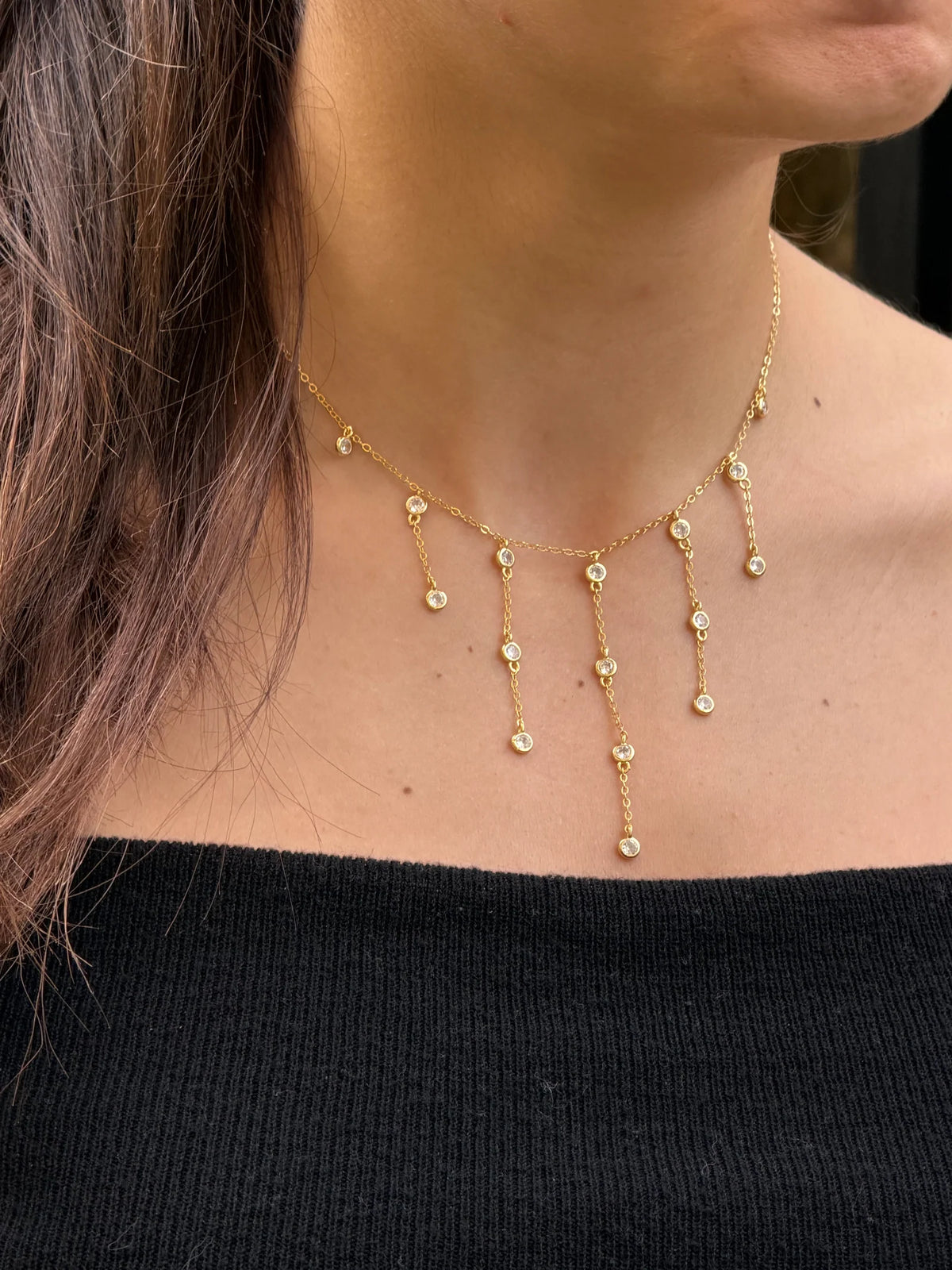 Line zircon necklace