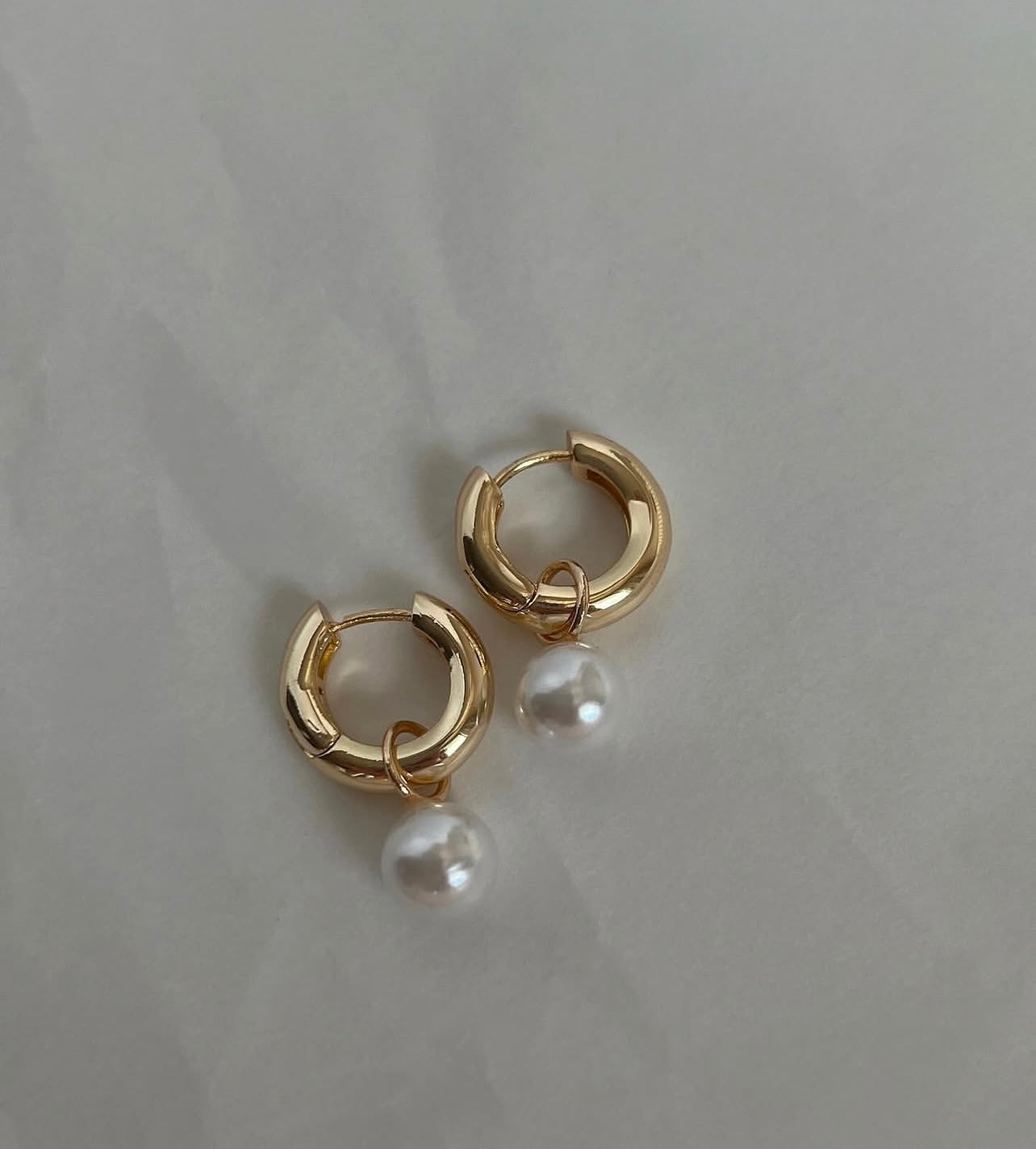 Single pearl Hoops