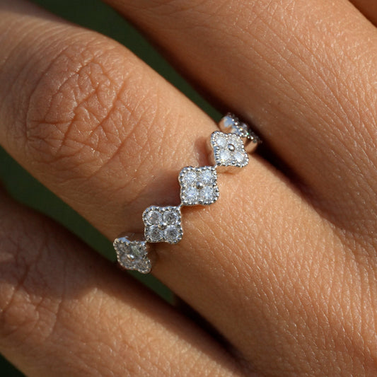 Clover Band Ring